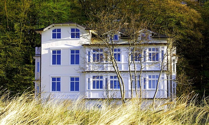 Binz Appartement | Vacation apartment near the beach with balcony and sea view - Villa Strandeck FeWo 06