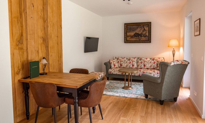 Burg-Dorf Appartement | Vacation apartment "Leipe" (ground floor) - in the four-sided courtyard
