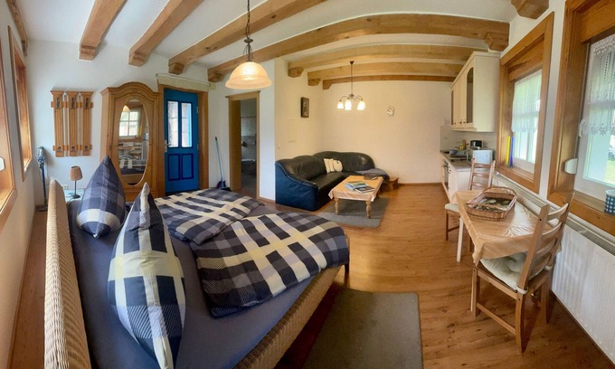 Kolonie Appartement | Vacation apartment Zaunkönig - Thatched plank house Zum Heuschober