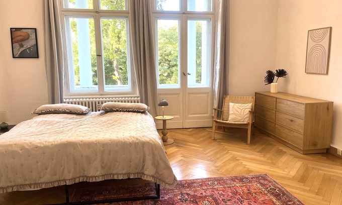 Frankfurt an der Oder Appartement | 170sqm - lots of space in a Wilhelminian style building with 2 free parking spaces