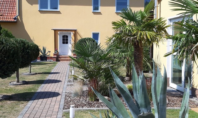 Ludwigsburg Appartement | Vacation apartment 100sqm Living 3 double beds Bedroom Kitchen Bathroom