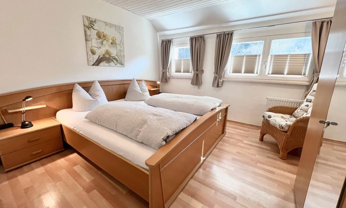 Oppenau Appartement | Appartement "2" avec vue sur la montagne, chiens bienvenus, terrasse commune et WLAN