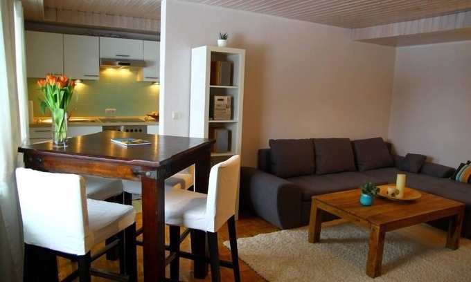 Brannenburg Appartement | Ferienwohnung (50qm), 1 Schlafzimmer, 1 Wohnschlafzimmer, Küche, Bad/WC, Terrasse