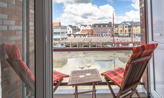 Zentrum Appartement | Vacation apartment Hafenflair in Husum for up to 3 people