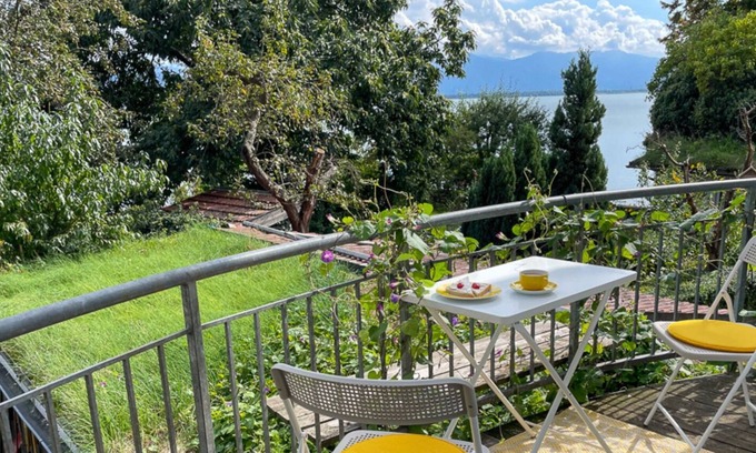 Insel Appartement | Vacation apartment Idylle am See - Idyllic on the island with balcony directly on the lake