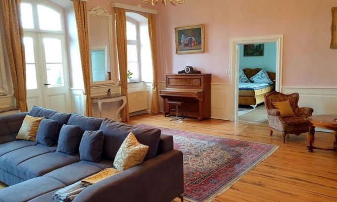 Hilbringen Appartement | Vacation apartment in the castle "Hesse von Hilbringen" - Schloss Hilbringen
