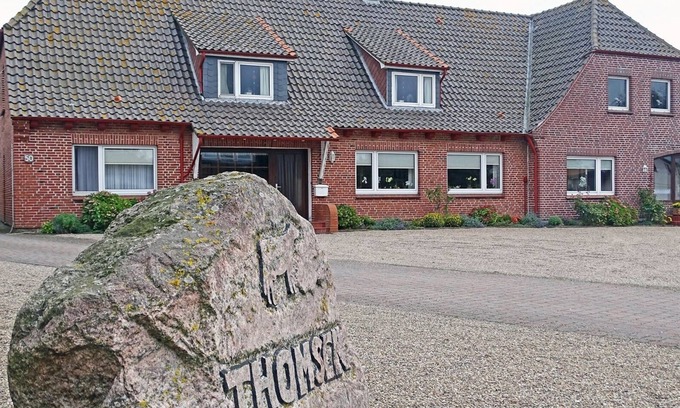 Schwackendorf Appartement | Appartement confortable à la ferme avec Wi-Fi et terrasse pour les familles