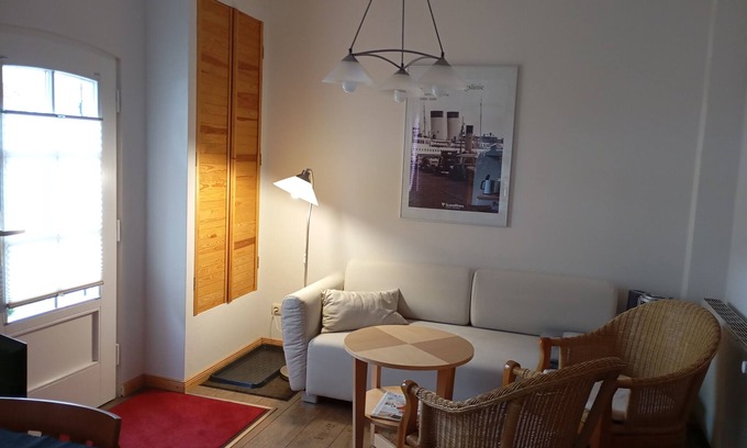 Sassnitz Appartement | Vacation apartment near the national park and harbor with terrace and parking space