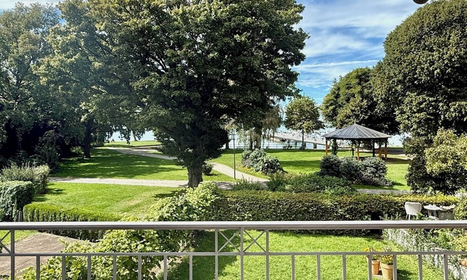 Nonnenhorn Appartement | Vacation apartment Residenz am See - exclusive apartment in the first row with balcony and