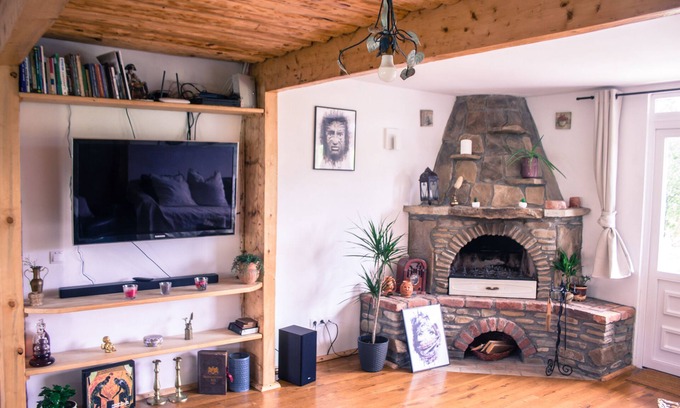Viseu de Sus Maison | Vacation apartment on a farm