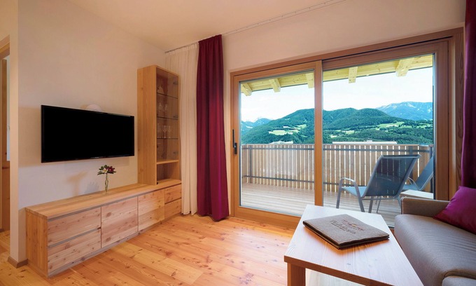 Feldthurns Appartement | Appartement de vacances "Teutenhofer Zwetschge" à la ferme avec vue montagne