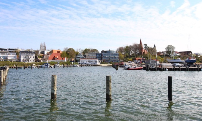 Altefaehr Appartement | Vacation apartment Zeitlos with sun and lake view - Ferienwohnung Zeitlos