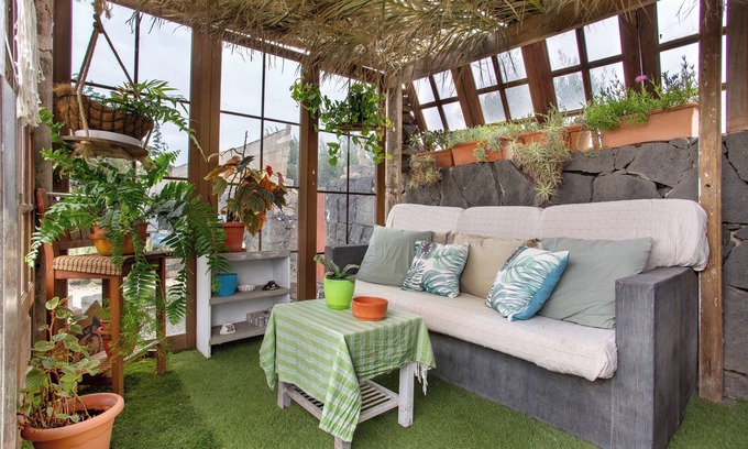 Tinajo Appartement | Vacation 'Ca' Paca Y Pepe' with Shared Garden and Wi-Fi