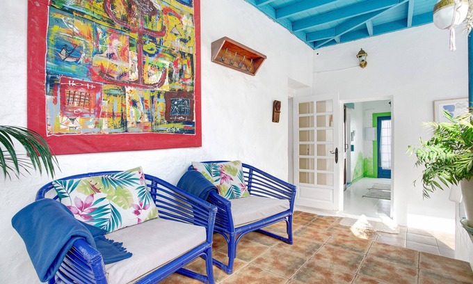 Tabayesco Chalet De Ski | Vacation Chalet Casa Azul with Mountain View, Wi-Fi, Garden & Terrace