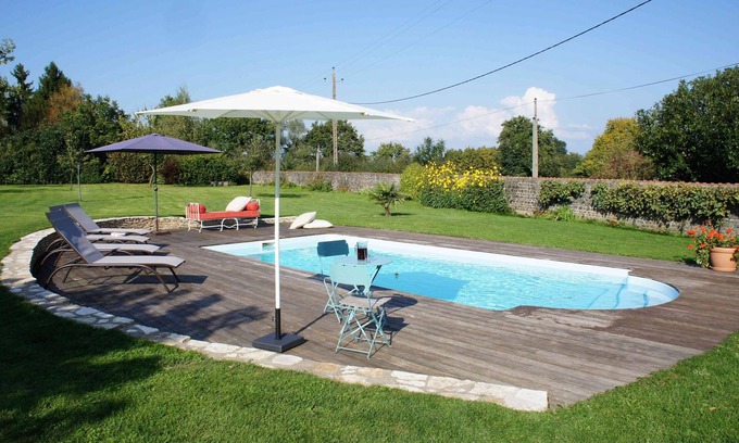 Fours Maison | Maison de vacances avec piscine située dans un village calme en pleine nature