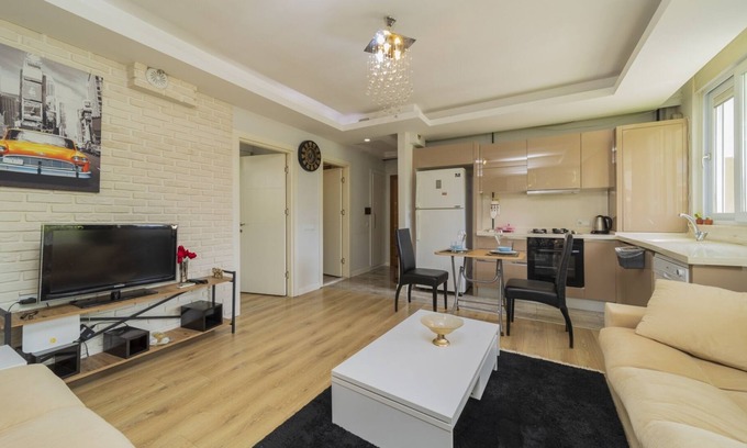 Antalya City Centre Appartement | Vacation Flat w Balcony 15 min to Beach in Antalya