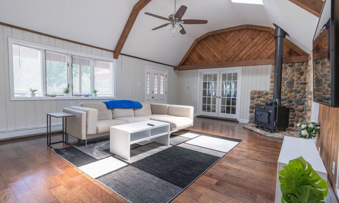 Birmingham Maison | Vacation Getaway /Medford Lakes