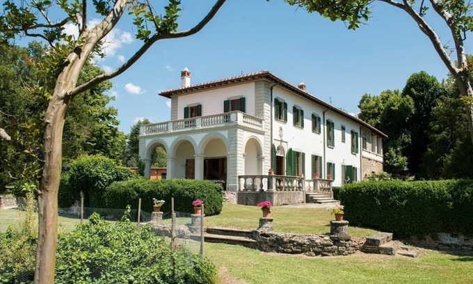 Vicchio Villa | location de vacances grande villa, l'Italie, près de Florence, Toscane, campagne, piscine, vue, internet wi-fi, à court terme
