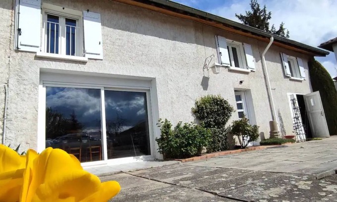 Magneux-Haute-Rive Maison | Vacation Home "Baroud 8 Personnes" with 2 Private Terraces & Wi-Fi