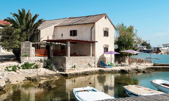 Nerezine Maison | Maison Delfar by Interhome