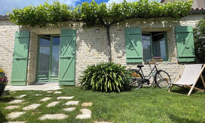 Longeves Maison | Maison Vacances/2 Chambres/La Rochelle à15 mn/Jardin clos/WIFI/Chèques vacances