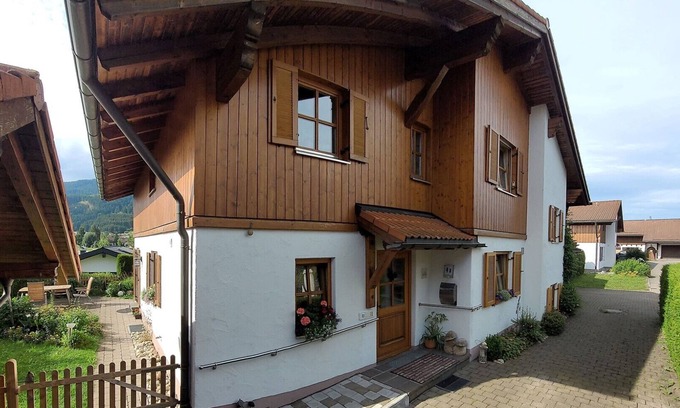 Nesselwang Maison | Vacation home 6 persons, barrier-free, fenced garden, whirlpool, garden sauna