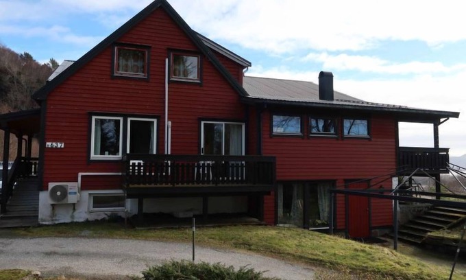 Hyllestad Maison | Maison Anneks by Interhome