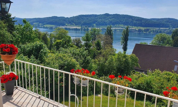 Ohningen Maison | Vacation home Bellevue, within walking distance of public access to Lake Constance, panoramic lake view