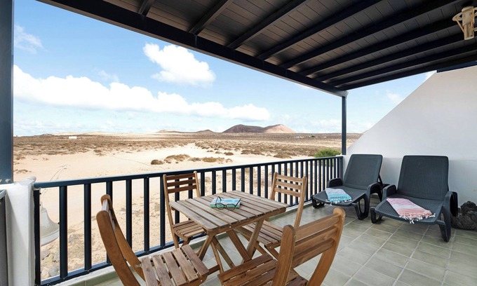 Caleta de Sebo Maison | Maison de vacances "Cabo" avec vue sur la mer et terrasse privée
