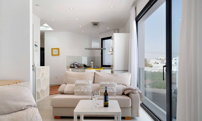 Arrieta Maison | Vacation Home "Casa Anclada Alta en Arrieta" with Shared Garden & Wi-Fi