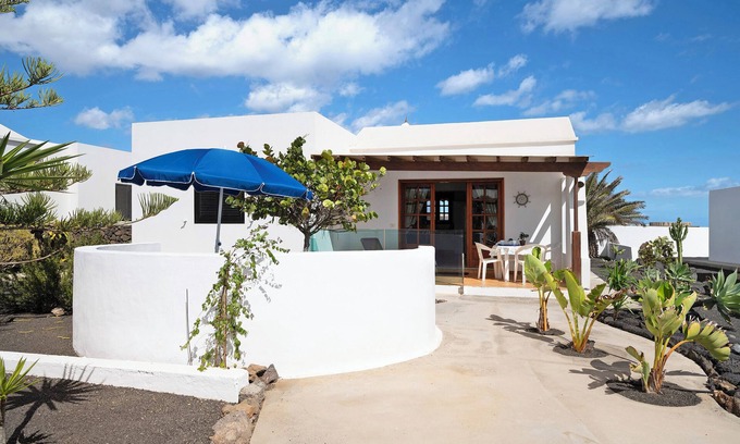 Charco del Palo Maison | Maison de vacances "Casa Drago" avec vue sur mer, terrasse privée et Wi-Fi