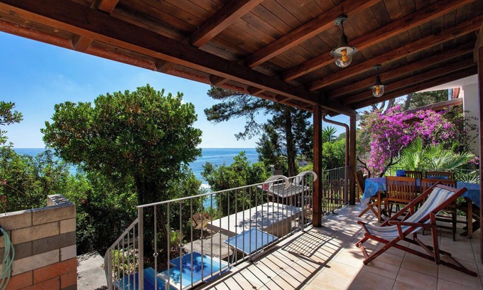 Sas Linnas Siccas Maison | Maison de vacances "Casa Sulla Spiaggia 1" avec vue sur mer, terrasses et jardin