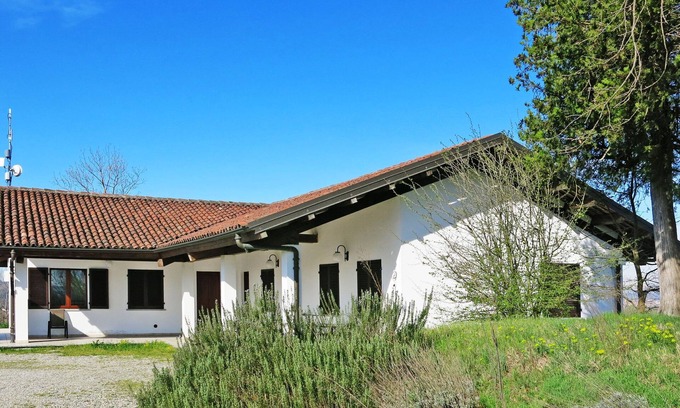 Azzano d'Asti Maison | Vacation home Elena by Interhome