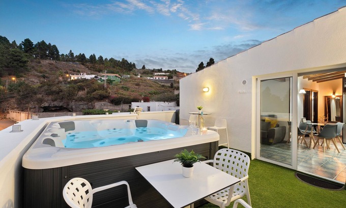 Cueva del Viento Appartement | Maison de vacances "Ático Miranda" avec bain à remous, vue sur El Teide et Wi-Fi