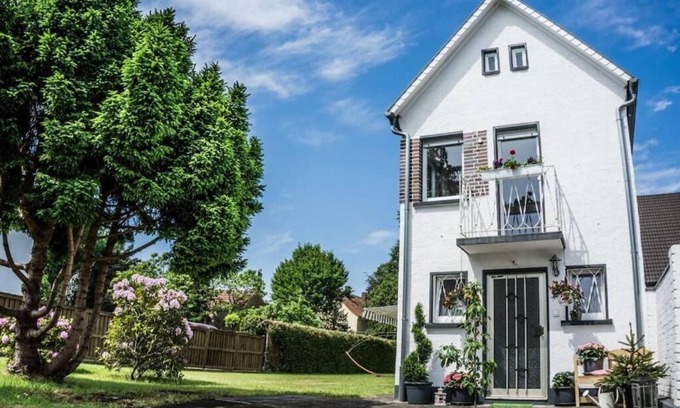 Seligenstadt Maison | Vacation home for up to 6 people with large garden and playground