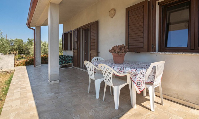 Sant'Anna Arresi Maison | Maison de vacances 'Villa Adriana 3' avec vue sur les montagnes, terrasse privée & Wi-Fi