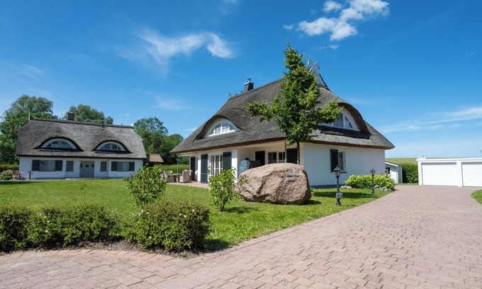 Puddemin Maison | Vacation home Lindenfels in the south of the island of Rügen