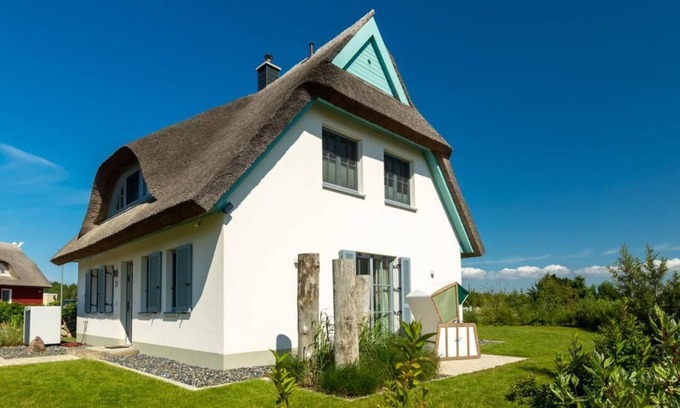 Parow Appartement | Vacation home "Nautilus" with covered loggia and view of Rügen