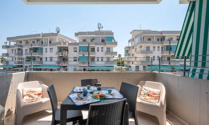 Rivabella Maison | Vacation Home 'Pineta Mare Flat' with Sea View, A/C & Private Terrace