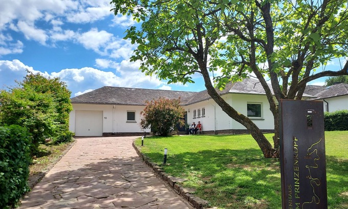 Alf Appartement | Vacation home Prinzenkopf Apartment 96 m² with a wonderful view of the Moselle valley