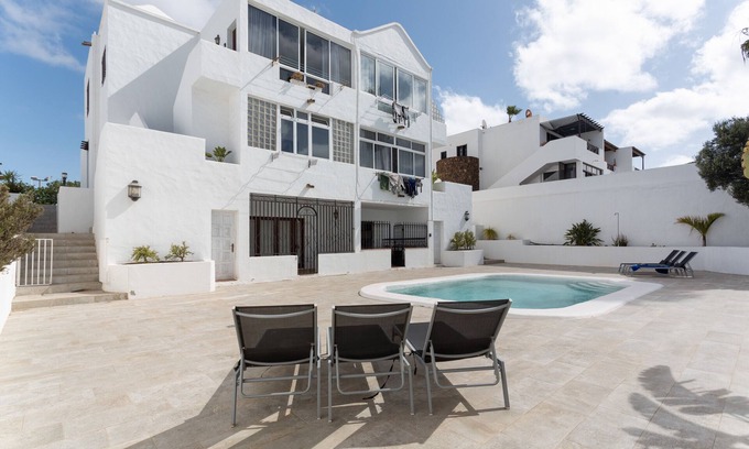 Playa del Cable Maison | Maison de vacances 'Queen Vetusta -Pool and Tennis' avec piscine partagée, terrasse et Wi-Fi