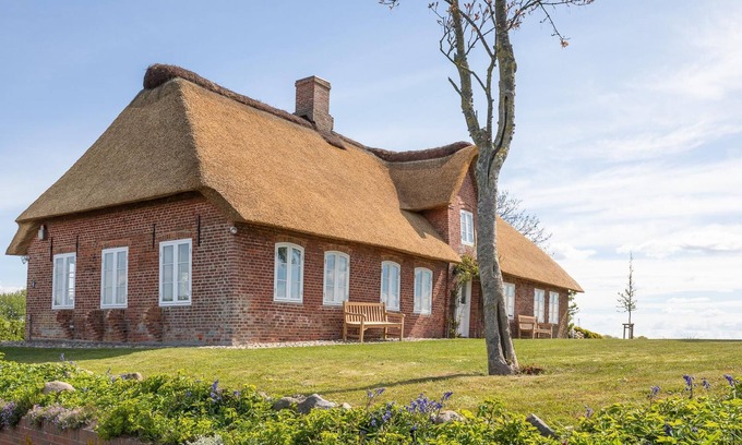 Aventoft Maison | Vacation home Reethüs Rosenkranz in Aventoft for up to 6 people