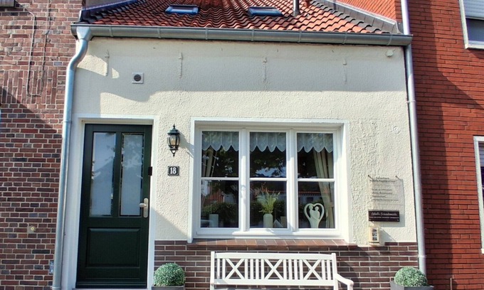 Weener Maison | Vacation home with a view of the historic harbor