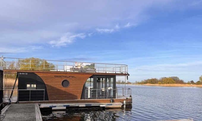 Havelsee Maison | Vacation in a floating vacation home in the middle of nature,