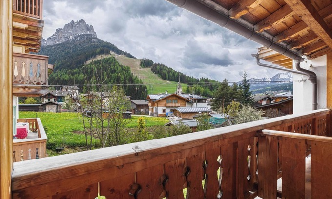 San Giovanni di Fassa Appartement | Appartement de vacances "Ciasa Lino Aloch" avec vue sur la montagne et Wi-Fi