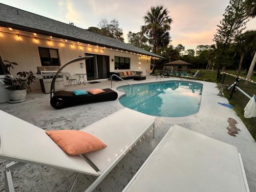 Naples Maison | Vacation pool home in the woods.