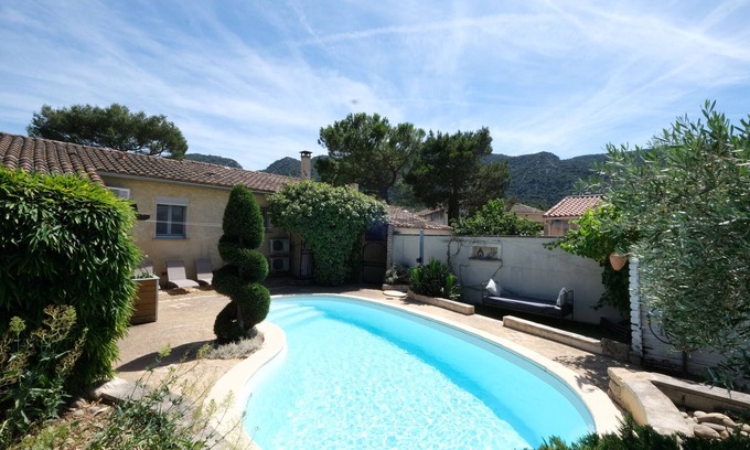 Maubec Villa | Location vacances maison piscine MAUBEC LS2-126