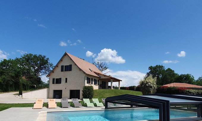Rueyres Maison | Campagne lotoise -proche grands sites -piscine privée abris amovible