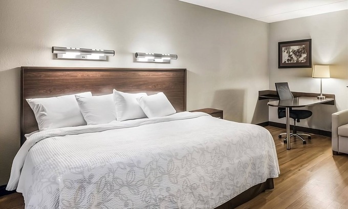 Woburn Hôtel | Vacation Starts Here! 2 Comfortable Units, Pets Allowed, Steps to Woburn Mall!