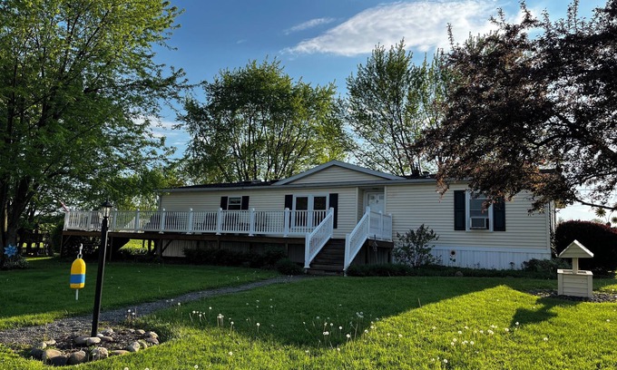 Watkins Glen Maison | Vacationing doesn’t have to be a chore; it can be a pleasure at Arbor Roads!
